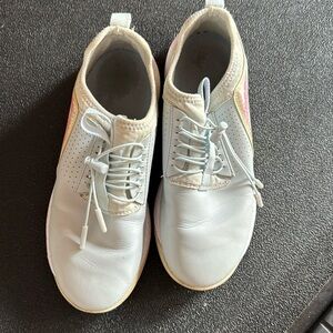 Clove sneakers